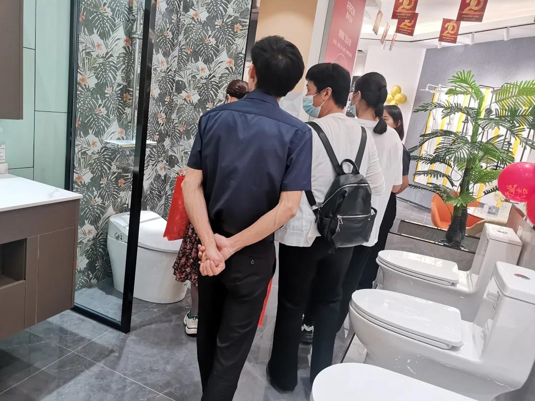 聽說，華美樂這2家店，開業(yè)第一天就被擠爆了！